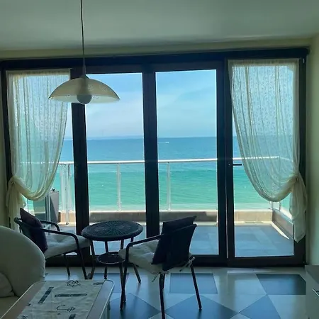 Beachfront Апартаменты *