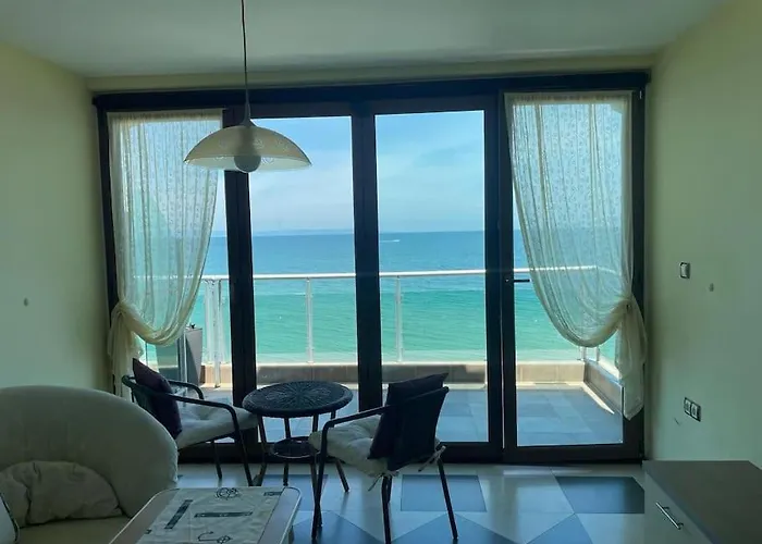 Beachfront Appartamento *